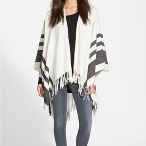 NWOT! Nordstrom’s Hinge Poncho! 